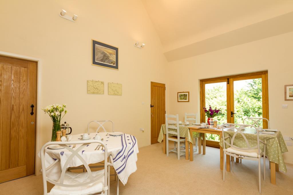 Wyke Farm Hotel Axminster Room photo